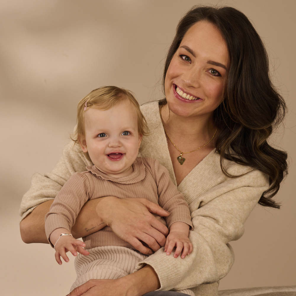 Babyvoeten met geboortestenen goud2 Babyvoeten met geboortestenen goud2